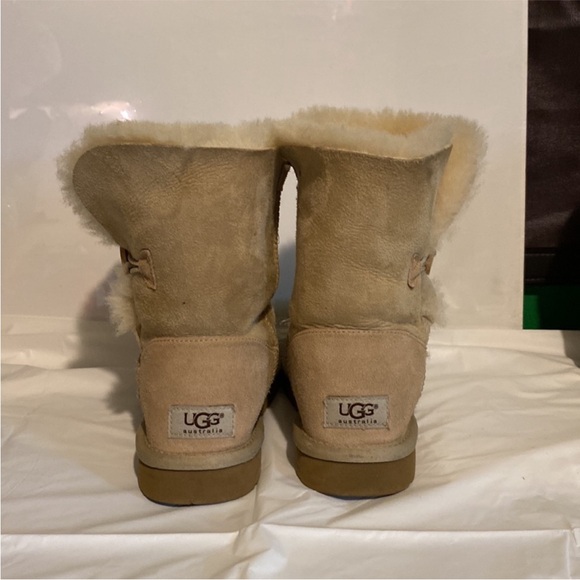 Ugg Australia Genuine Sheep Skin 8 - Picture 3 of 6